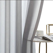 rideaux gris blanc plissés semi transparent moderne tissu plié minimaliste