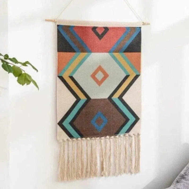 Tenture murale décorative aux motifs géométriques colorés, idéale pour embellir un intérieur moderne ou bohème. Ce produit artistique attire le regard par ses designs audacieux et ses couleurs vives, ajoutant une touche unique et chaleureuse à votre salon ou chambre. Parfait pour une décoration murale qui inspire la créativité et le style.