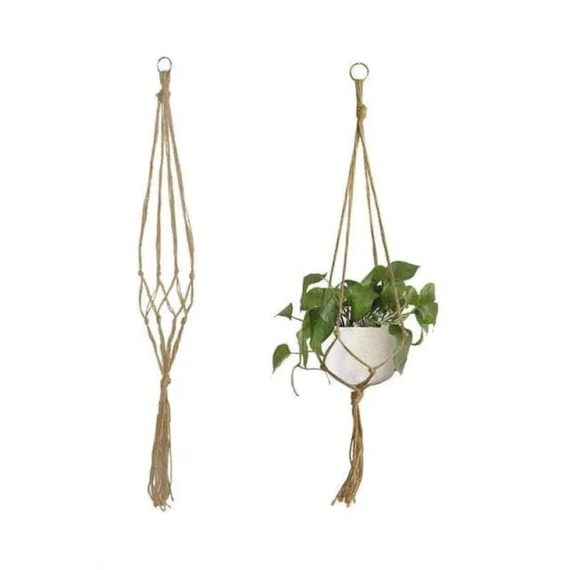 Suspension pour plante d'intérieur, dotée d'un élégant design tressé. Idéale pour sublimer votre décoration avec une touche naturelle et contemporaine. Facile à installer, ce support permet de mettre en valeur vos plantes en pot avec style. Parfaite pour le salon, la chambre ou le bureau.