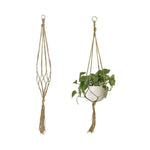 Suspension pour plante d'intérieur, dotée d'un élégant design tressé. Idéale pour sublimer votre décoration avec une touche naturelle et contemporaine. Facile à installer, ce support permet de mettre en valeur vos plantes en pot avec style. Parfaite pour le salon, la chambre ou le bureau.