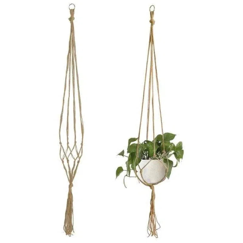Suspension pour plantes d'intérieur en corde, idéale pour ajouter une touche bohème à votre décoration. Ce support suspendu est parfait pour afficher des plantes ou des fleurs, offrant une solution élégante et pratique pour embellir votre espace. Adapté à divers types de pots et convient aux petits espaces tout en maximisant l'utilisation de la hauteur.