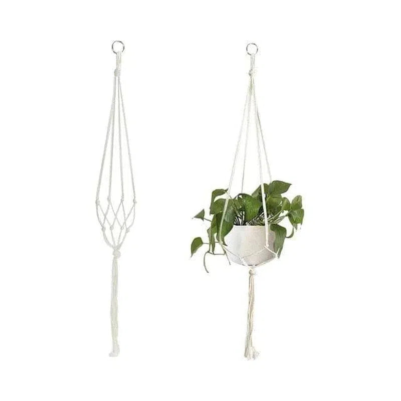Suspension macramé pour plantes, idéale pour la décoration intérieure. Ce support élégant permet de présenter vos plantes préférées avec style et originalité, ajoutant une touche bohème à votre espace de vie. Facile à installer, il sublime chaque pot et convient à différents styles de déco.