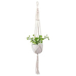 Suspension pour plantes d'intérieur, design moderne et épuré, idéale pour décorer un salon ou un balcon. Accroche solide pour pot de fleurs de taille moyenne, ajoutant une touche naturelle et tendance à votre espace de vie.