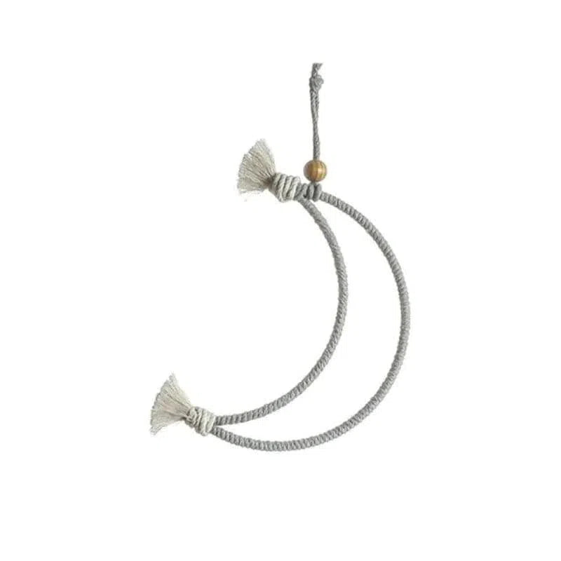 Décoration murale demi-lune suspendue avec perle en bois, design minimaliste, idéal pour une chambre d'enfant ou un salon, accessoire de décoration moderne et élégant, style scandinave épuré.