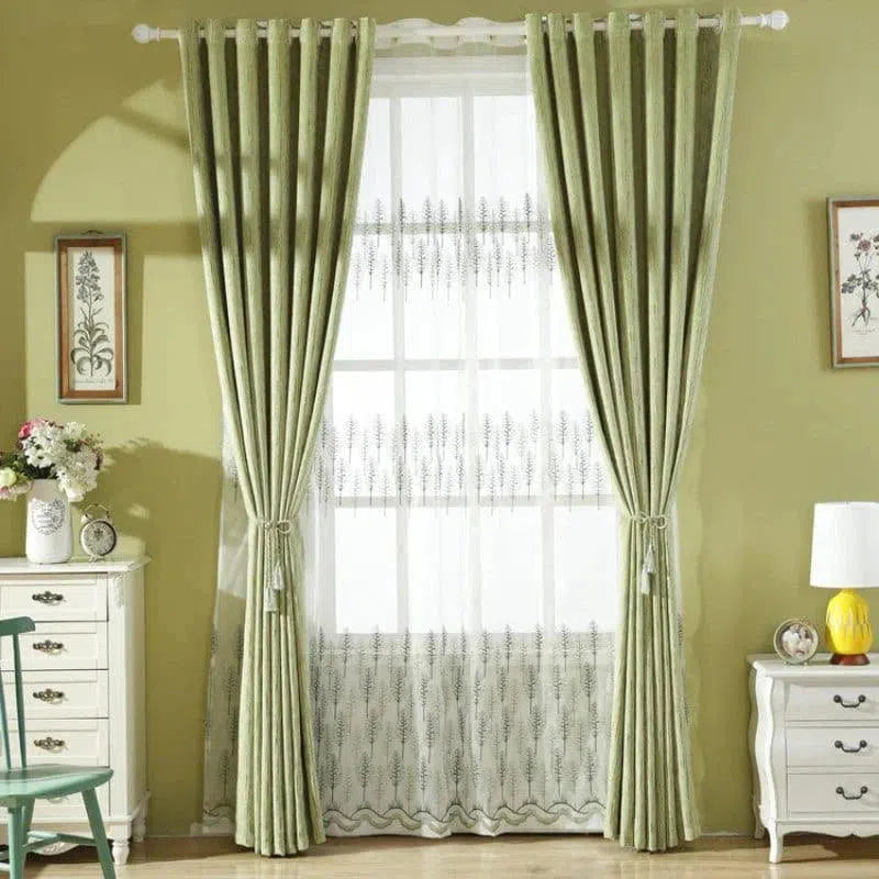 Rideaux élégants de couleur vert clair, parfaits pour ajouter une touche de sophistication à votre intérieur. Idéals pour le salon ou la chambre, ces rideaux apportent une ambiance chaleureuse et illuminent la pièce tout en préservant l'intimité. Parfaits pour sublimer votre décoration intérieure.