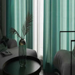 Rideaux opaques verts pour salon élégant, ajoutant une touche de sophistication à votre intérieur. Parfait pour contrôler la luminosité dans une pièce. Idéal pour les espaces modernes et épurés, créant une atmosphère accueillante et intime. Combinez avec des meubles contemporains pour un style harmonieux.