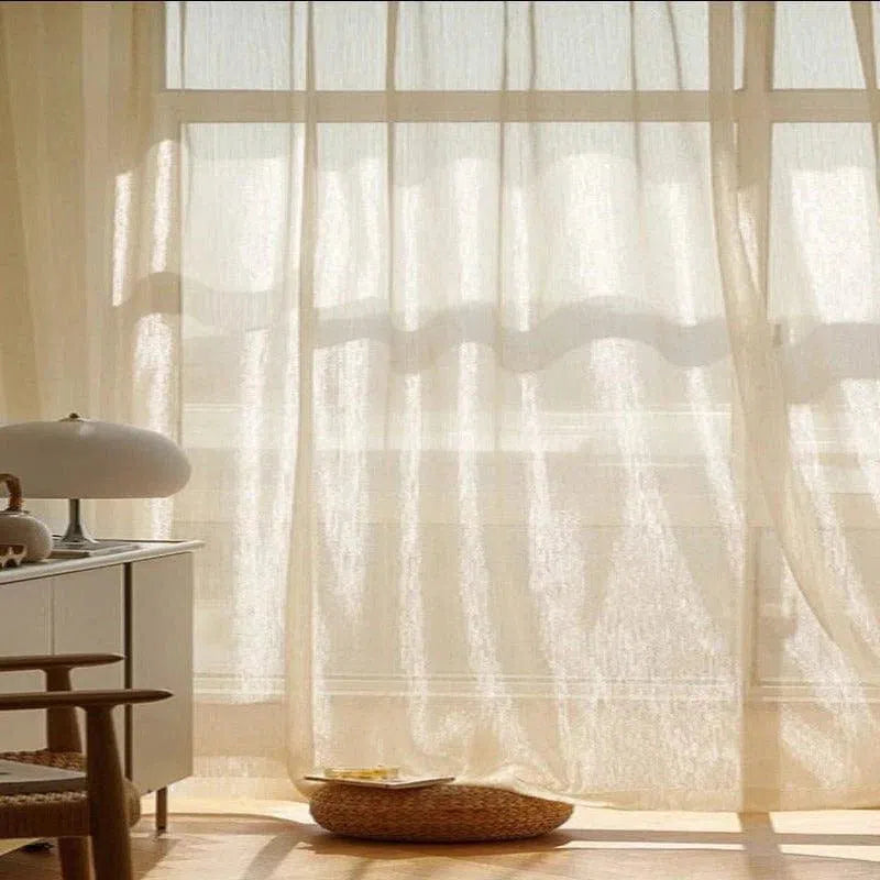 Voilage élégant et lumineux pour salon : améliorez la décoration intérieure avec des rideaux translucides. Idéal pour laisser entrer la lumière naturelle tout en préservant l'intimité. Parfait pour une ambiance chaleureuse et moderne. Accès facile grâce aux motifs légers et aériens. Transformez votre espace de vie avec style.