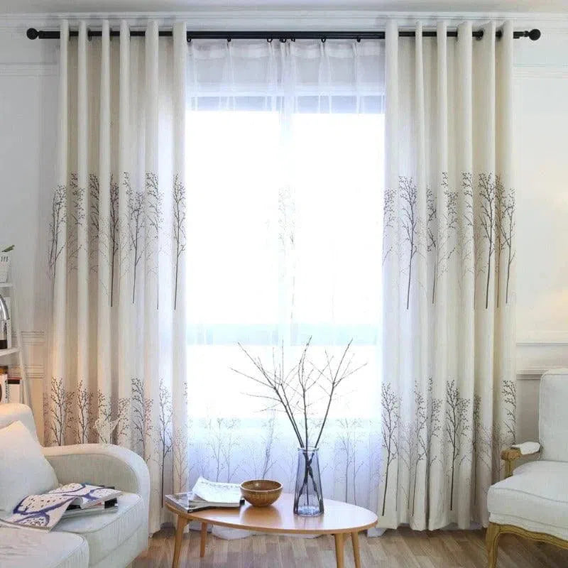 Rideaux élégants avec motif d'arbre ajoutant une touche de nature à votre salon. Ces rideaux modernes et esthétiques sont idéaux pour filtrer la lumière tout en créant une atmosphère chaleureuse et accueillante. Parfaits pour compléter un aménagement intérieur épuré et contemporain.