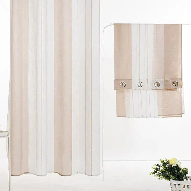 Rideaux à rayures blanches et beiges avec œillets, parfaits pour ajouter une touche élégante et moderne à votre décoration intérieure. Idéal pour les salons ou les chambres, ces rideaux confèrent une ambiance lumineuse et aérée à votre espace.