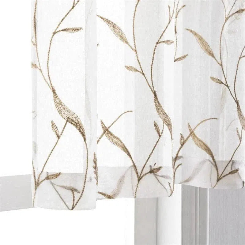Voilage élégant avec motifs floraux dorés, idéal pour embellir les fenêtres de votre salon ou chambre. Ce rideau transparent offre une ambiance lumineuse et raffinée, parfait pour créer une décoration intérieure chaleureuse et moderne. Convient à tous les styles de décoration.