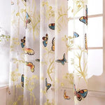 Voilage élégant avec motifs de papillons colorés et fleurs délicates, idéal pour ajouter une touche de nature et de fraîcheur à votre intérieur. Parfait pour illuminer votre salon ou chambre avec une ambiance printanière et légère. Convient à tous les styles de décoration, moderne ou traditionnel, pour une touche de charme poétique.