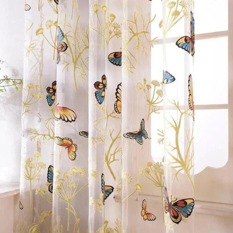 Voilage élégant avec motifs de papillons colorés et fleurs délicates, idéal pour ajouter une touche de nature et de fraîcheur à votre intérieur. Parfait pour illuminer votre salon ou chambre avec une ambiance printanière et légère. Convient à tous les styles de décoration, moderne ou traditionnel, pour une touche de charme poétique.