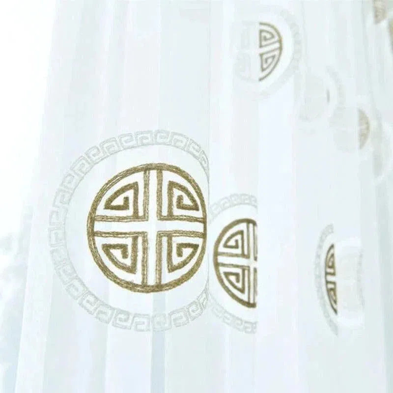 Voilage décoratif avec motifs géométriques circulaires, idéal pour ajouter une touche élégante et contemporaine à votre intérieur. Le design aux motifs symétriques évoque un style moderne, parfait pour compléter toute pièce avec une lumière douce et diffuse.