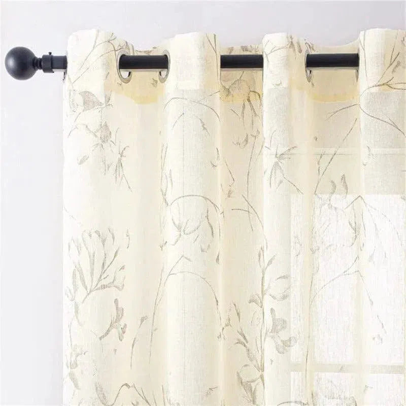 Rideau élégant avec motifs floraux délicats, parfait pour ajouter une touche de sophistication et de lumière naturelle à toute pièce. S'installe facilement grâce à ses anneaux intégrés. Convient aux salons, chambres et espaces de vie. Idéal pour un intérieur harmonieux et accueillant.