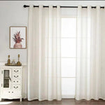 Rideaux blancs élégants pour salon, accentuent la luminosité et l'espace. Parfaits pour une décoration intérieure moderne, ajoutent une touche de sophistication. Idéal pour un aménagement chic et raffiné.