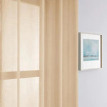 Panneau japonais beige pour séparation de pièce, idéal pour un intérieur moderne et épuré. Ce panneau coulissant apporte une touche de sophistication et permet de moduler l'espace selon vos envies. Transformez votre salon ou votre bureau avec cet accessoire polyvalent et esthétiquement agréable. Parfait pour un éclairage naturel doux tout en préservant votre intimité.