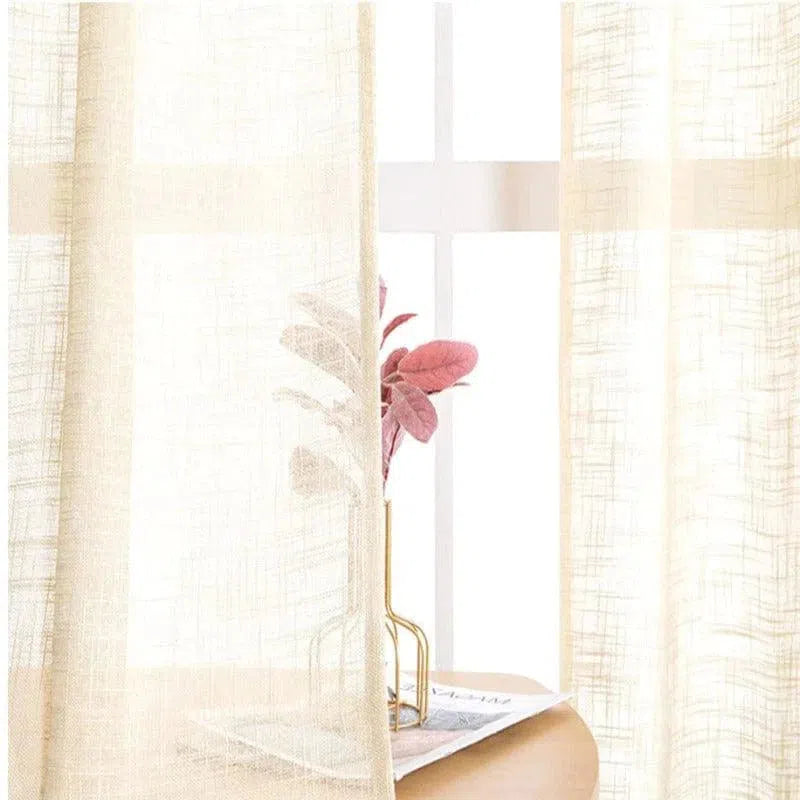 Rideaux transparents élégants pour salon, apportant une lumière douce et naturelle. Disponible en couleur beige, idéal pour une ambiance chaleureuse et apaisante. Convient parfaitement aux intérieurs modernes et classiques, ajoutant une touche de sophistication discrète. Accessoire idéal pour personnaliser votre espace de vie avec finesse.
