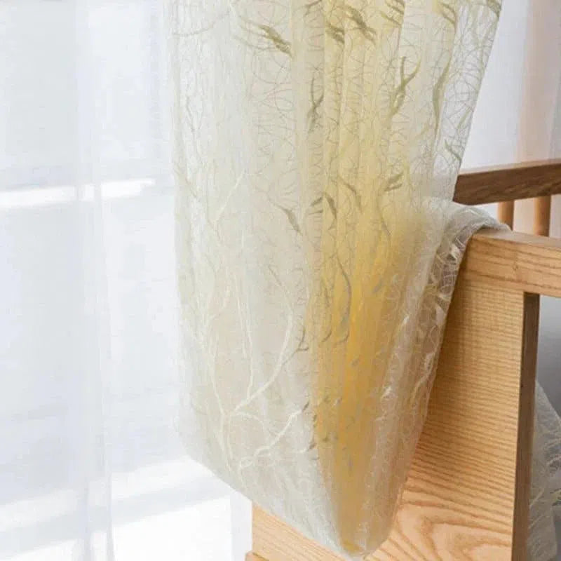 Voilage élégant avec motifs délicats, idéal pour ajouter une touche sophistiquée à votre intérieur. Parfait pour le salon ou la chambre, ce rideau translucide diffuse la lumière tout en préservant votre intimité. Accessoire décoratif moderne et raffiné pour embellir vos fenêtres.