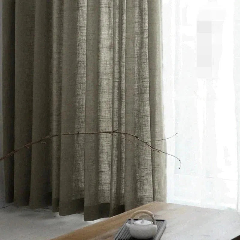 Rideaux modernes et élégants pour salon, ajoutant une touche de sophistication à votre intérieur. Idéal pour une décoration contemporaine, ces rideaux filtrent la lumière tout en préservant votre intimité. Parfaits pour créer une ambiance chaleureuse et accueillante dans votre maison.