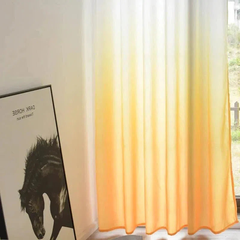 Rideau dégradé blanc et jaune, idéal pour une touche lumineuse dans votre intérieur. Moderne et élégant, ce rideau s'adapte parfaitement à tout style de décoration. Embellissez votre espace avec ce design contemporain qui laisse passer la lumière naturelle tout en préservant votre intimité. Parfait pour le salon ou la chambre, il apporte chaleur et confort à votre maison.