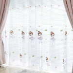 Rideau décoratif pour chambre d'enfant avec motifs de danseuses et petits cœurs. Idéal pour apporter une touche de douceur et de fantaisie à la décoration intérieure. Parfait pour créer une ambiance chaleureuse et accueillante. Design harmonieux qui s’adapte facilement aux autres éléments de la pièce.