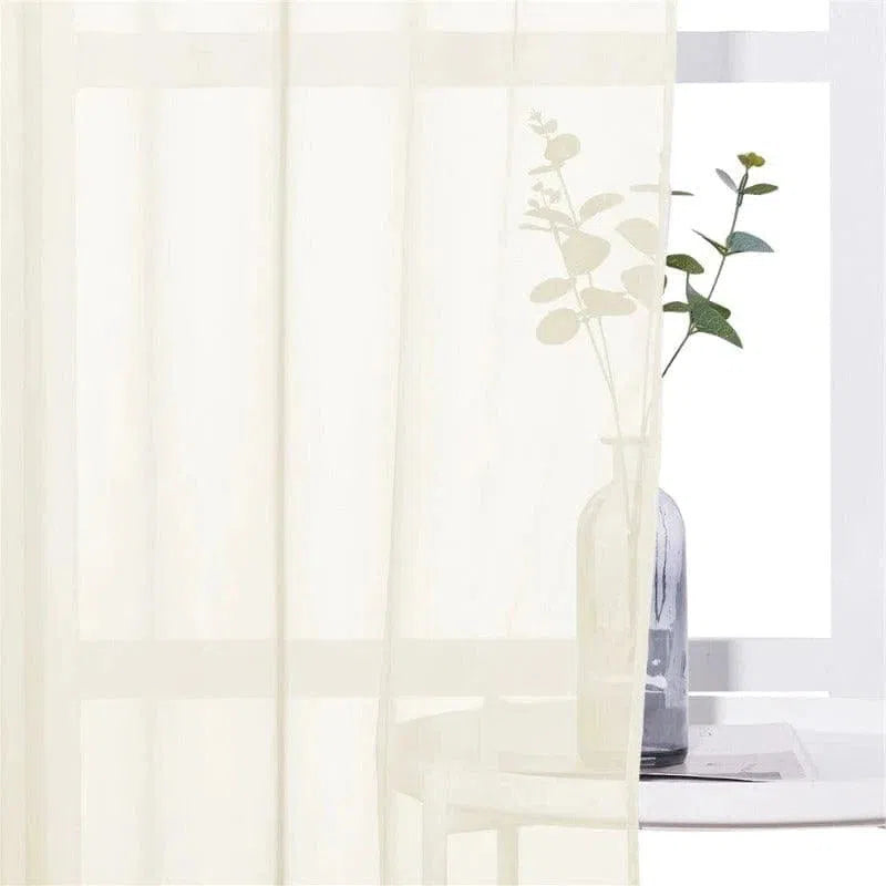 Voilage blanc élégant pour intérieur moderne, idéal pour filtrer la lumière tout en préservant l'intimité. Parfait pour ajouter une touche de douceur à votre salon ou chambre. Design minimaliste, convient à toutes les décorations d'intérieur. Disponible en plusieurs dimensions pour s'adapter à vos fenêtres.