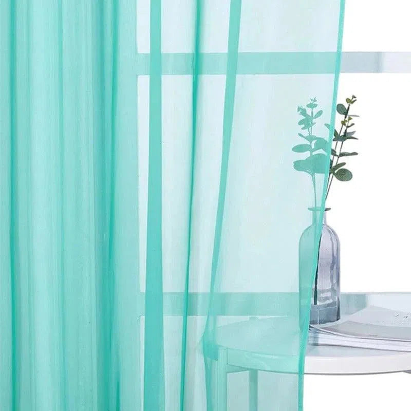 Rideaux transparents bleu clair pour un style moderne et élégant, offrant une ambiance lumineuse et apaisante à votre intérieur. Idéal pour le salon ou la chambre, ces rideaux ajoutent une touche subtile de couleur tout en laissant passer la lumière naturelle. Transformez votre espace avec ces accessoires décoratifs indispensables.