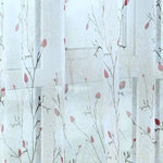 Voilage décoratif avec motifs végétaux fins, idéal pour ajouter une touche de nature élégante à votre intérieur. Ce rideau au style épuré et moderne s'adapte facilement à tout type de fenêtre, tout en laissant passer la lumière. Parfait pour créer une ambiance douce et chaleureuse dans le salon ou la chambre. Embellissez votre espace avec ce voilage à motifs floraux délicats et raffinés.