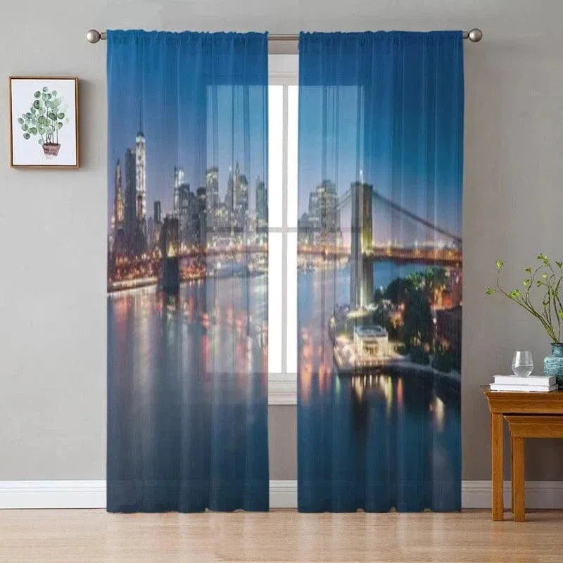 Rideau décoratif avec motif urbain illuminé, idéal pour personnaliser votre salon ou chambre. Ce rideau moderne crée une ambiance unique en apportant une touche de ville la nuit à votre espace intérieur. Parfait pour ceux qui souhaitent intégrer une vue citadine à leur décoration d'intérieur.