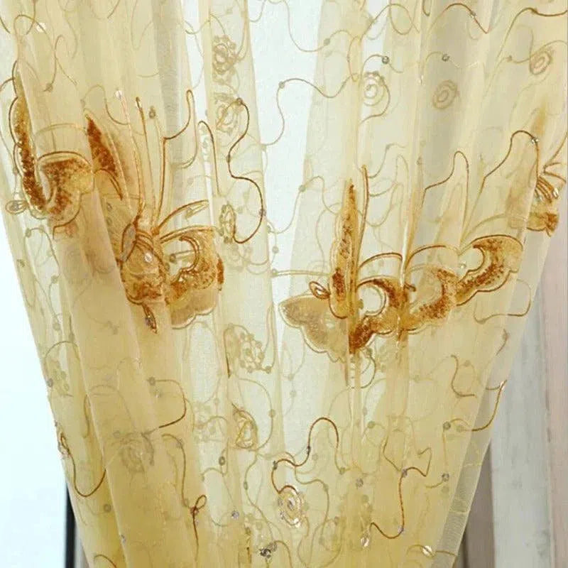 Rideau décoratif avec motifs floraux dorés, idéal pour embellir une pièce avec une touche élégante et raffinement. Parfait pour ajouter de la luminosité et du style à votre intérieur.