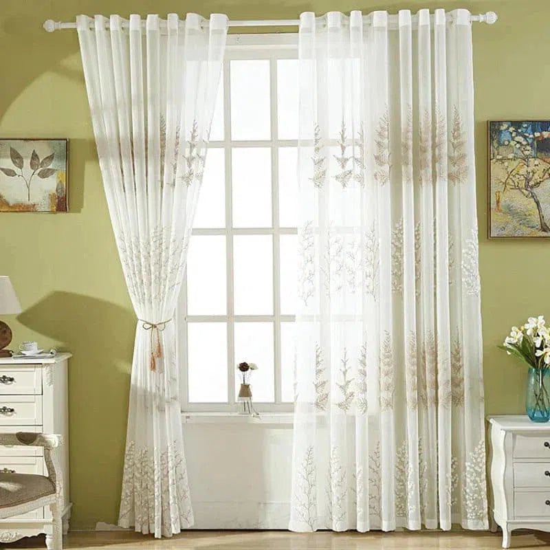 Rideaux élégants et translucides avec motifs floraux délicats, idéaux pour apporter une touche de charme naturel à votre salon ou chambre. Ces rideaux offrent un équilibre parfait entre intimité et luminosité, transformant n'importe quelle pièce en un espace accueillant et raffiné. Parfaits pour une décoration intérieure moderne ou classique.