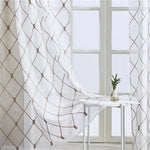 Voilage élégant avec motif géométrique, idéal pour ajouter une touche moderne et lumineuse à votre intérieur. Parfait pour habiller les fenêtres du salon ou de la chambre. Décoration raffinée pour un espace chaleureux et accueillant.