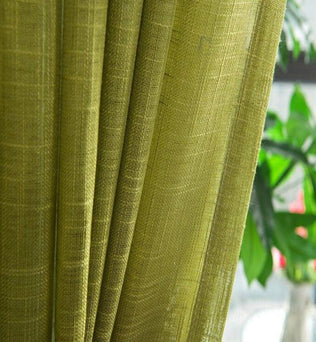 Rideau vert anis élégant pour salon, décoration intérieure colorée et moderne, apportant une touche de fraîcheur et de lumière, style contemporain, ambiance naturelle et apaisante.
