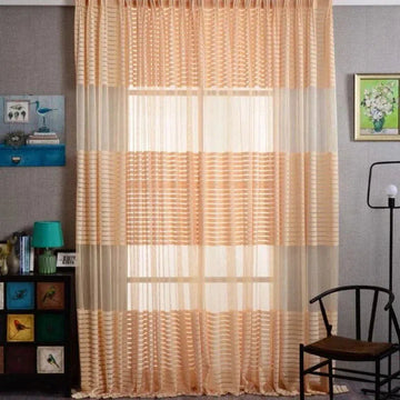 Rideaux élégants à rayures pour salon, ajoutant une touche de raffinement à votre décoration intérieure. Idéal pour filtrer la lumière tout en offrant de l'intimité, ces rideaux créent une ambiance chaleureuse et accueillante. Accessoire parfait pour sublimer votre pièce.
