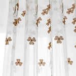 Rideau décoratif à motif de fleurs, idéal pour embellir votre intérieur avec élégance et légèreté. Ce rideau floral apporte une touche de nature à votre salon ou chambre, et filtre la lumière pour une ambiance douce et apaisante. Parfait pour un style moderne et raffiné.