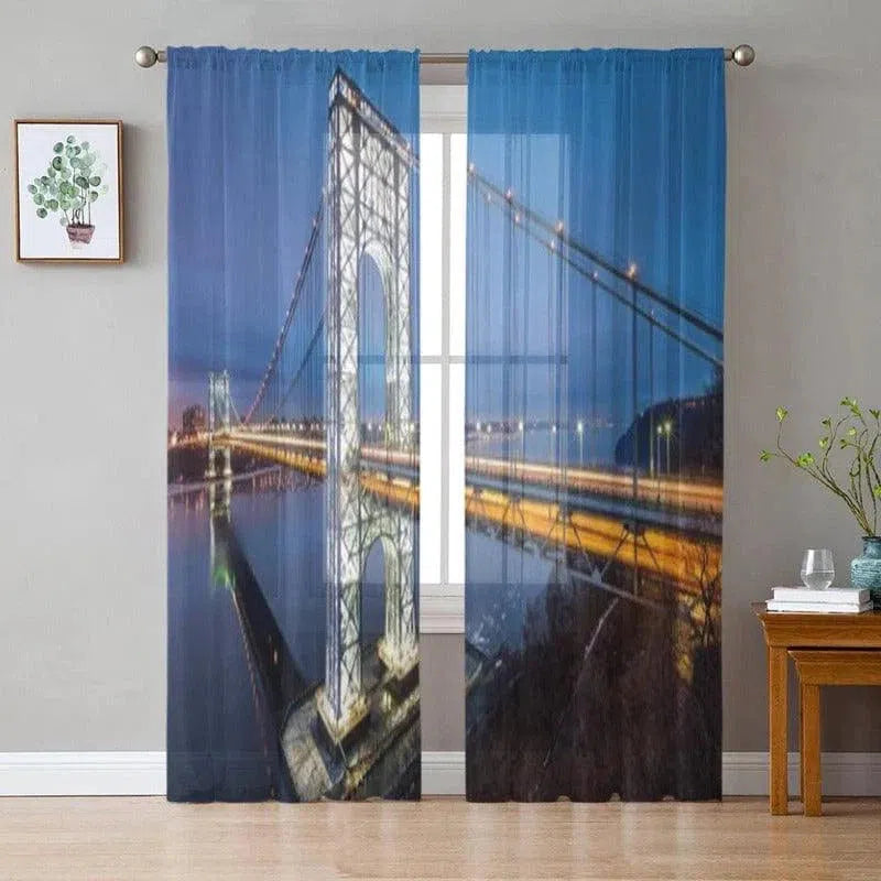 Rideaux décoratifs avec motif de pont en ville illuminée, parfaits pour embellir un salon ou une chambre. Idéal pour les amateurs de design urbain, ces rideaux ajoutent une touche moderne et élégante à votre intérieur tout en offrant un aspect visuel saisissant. Faciles à installer, ils s’adaptent à divers styles de décoration et apportent une ambiance contemporaine à votre espace de vie.