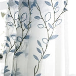 Voilage décoratif avec motif floral à feuilles bleues, idéal pour ajouter une touche élégante et naturelle à votre intérieur. Parfait pour le salon ou la chambre, ce rideau laisse passer la lumière tout en préservant l'intimité. Transformez votre espace avec ce design raffiné et apaisant.