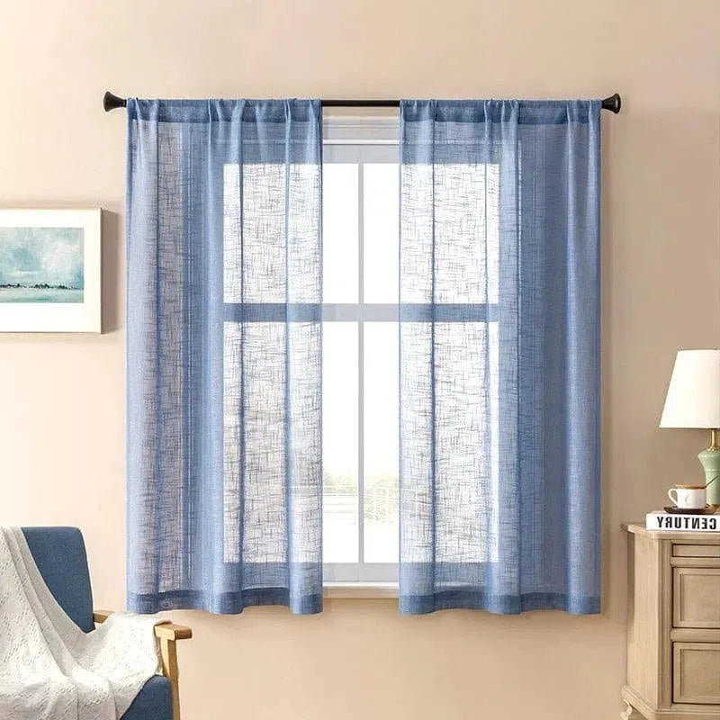 Rideaux transparents bleus pour fenêtres, ajoutant une touche élégante à votre salon ou chambre à coucher. Ces voilages permettent une belle diffusion de la lumière tout en préservant l'intimité. Parfaits pour une décoration intérieure moderne, ils se fondent harmonieusement avec tout type de mobilier et peinture murale.