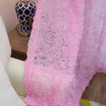 Rideau décoratif rose avec motifs floraux, idéal pour ajouter une touche élégante et romantique à votre intérieur. Parfait pour salon, chambre ou espace de détente, ce rideau embellit votre pièce avec style et raffinement.