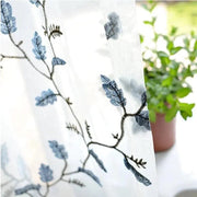 voilage bleu transparent motif floral chambre décoration élégante rideau opaque inclusion