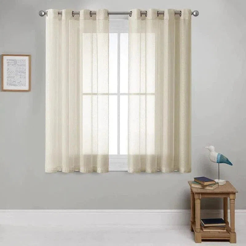 Rideaux élégants beiges transparents décoratifs pour fenêtres modernes, idéaux pour ajouter une touche sophistiquée à votre intérieur. Accessoire parfait pour le salon ou la chambre, ces voilages à œillets permettent de filtrer la lumière tout en offrant une ambiance chaleureuse et contemporaine. Faciles à installer, ils s'adaptent à tous les styles de décoration.
