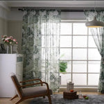 Rideaux à motifs de feuilles, idéaux pour ajouter une touche naturelle et élégante à votre salon. Ces rideaux apportent luminosité et verdure, complétant parfaitement un intérieur moderne ou scandinave. Un choix parfait pour ceux qui souhaitent intégrer des éléments de la nature dans leur décoration intérieure.