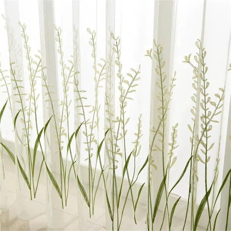 Voilage élégant avec motifs floraux, idéal pour apporter une touche de nature et de fraîcheur à votre intérieur. Ce rideau transparent laisse passer la lumière tout en préservant votre intimité. Parfait pour le salon ou la chambre, il s'adapte facilement à différents styles de décoration.