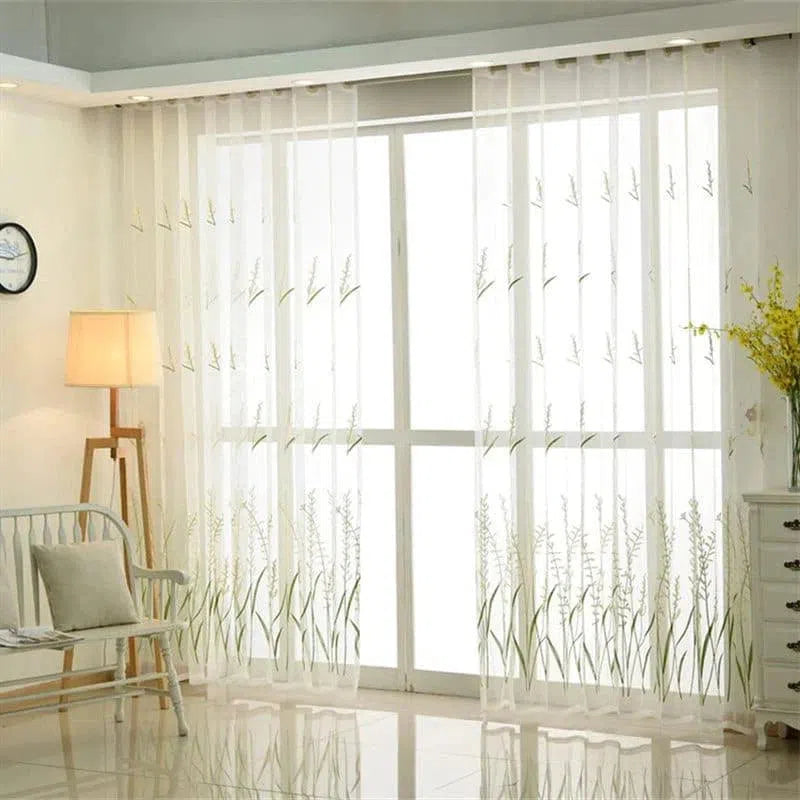 Voilage moderne et élégant pour salon avec motif floral, idéal pour apporter une touche de fraîcheur et de luminosité à votre intérieur. Découvrez ce rideau décoratif qui rehausse l'ambiance de votre pièce tout en offrant une belle source de lumière naturelle. Parfait pour les grandes baies vitrées du séjour.