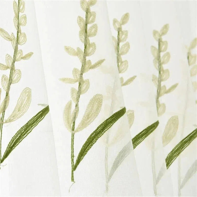 Rideau décoratif blanc avec motif végétal vert, idéal pour ajouter une touche naturelle et élégante à votre intérieur. Conçu pour s'adapter parfaitement aux salons, chambres ou salles à manger, ce rideau est à la fois esthétique et fonctionnel, offrant une ambiance lumineuse et apaisante. Parfait pour créer une atmosphère accueillante et nature chez vous.