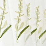 Rideau décoratif blanc avec motif végétal vert, idéal pour ajouter une touche naturelle et élégante à votre intérieur. Conçu pour s'adapter parfaitement aux salons, chambres ou salles à manger, ce rideau est à la fois esthétique et fonctionnel, offrant une ambiance lumineuse et apaisante. Parfait pour créer une atmosphère accueillante et nature chez vous.