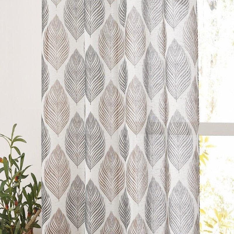 Rideau décoratif à motifs de feuilles élégantes, idéal pour embellir votre intérieur avec une touche de nature. Parfait pour les salons modernes ou les chambres à coucher, ce rideau ajoute une ambiance chaleureuse et apaisante à votre pièce tout en actualisant votre décoration.