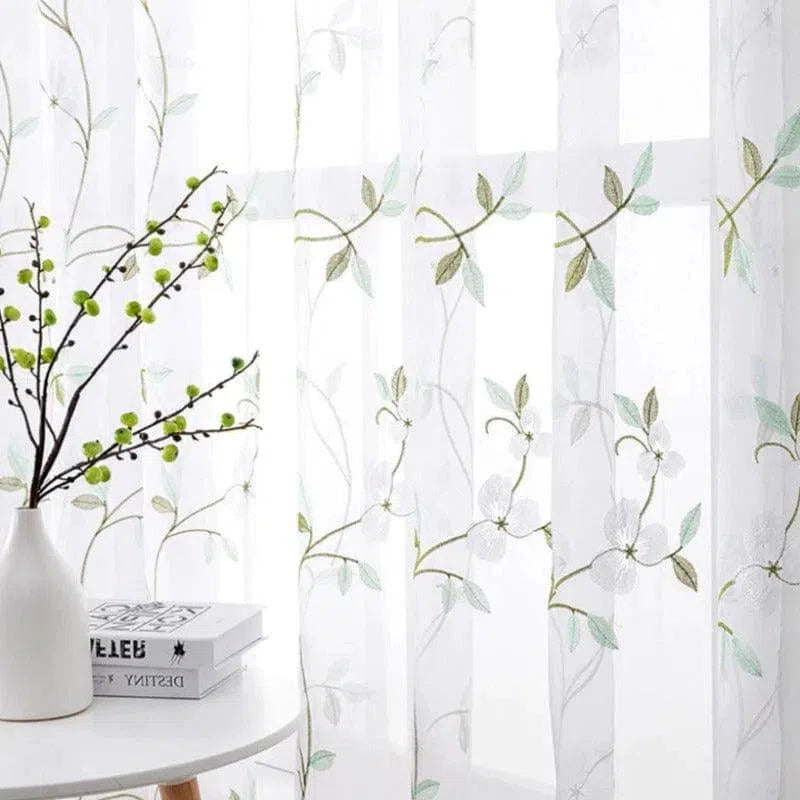 Rideaux translucides à motif floral vert pour décoration intérieure moderne. Apporte luminosité et élégance à votre salon ou chambre. Idéal pour créer une ambiance naturelle et apaisante. Accessoire déco parfait pour personnaliser votre espace de vie avec style et raffinement.