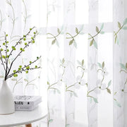 voilage blanc motifs floraux translucide shabby chic fixations métalliques branches feuilles