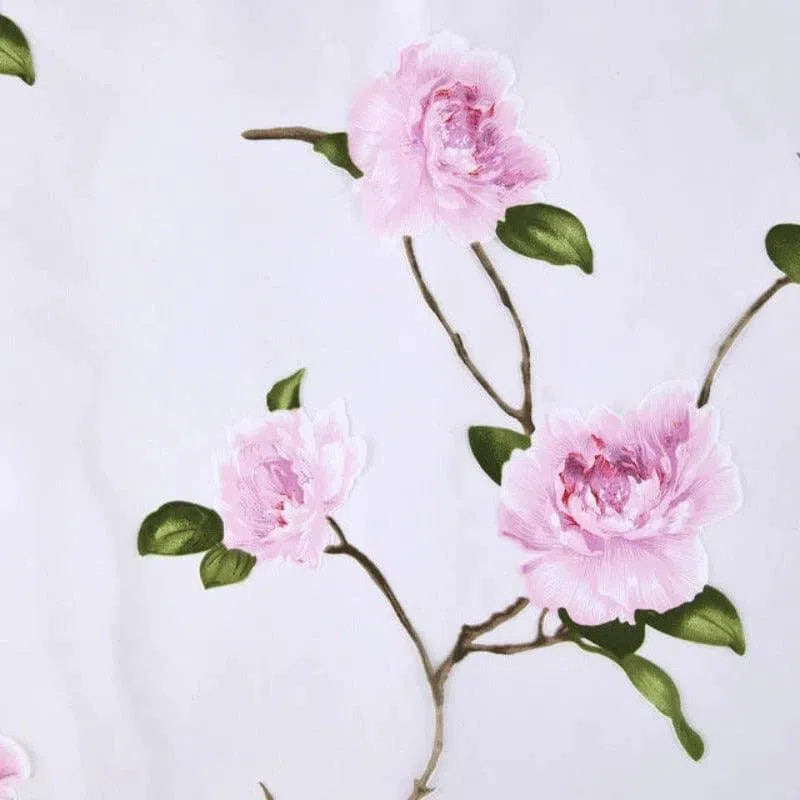 Motif floral élégant avec des fleurs roses délicates et des feuilles vertes sur fond clair, idéal pour la décoration intérieure ou la conception textile, apportant une touche de fraîcheur et de douceur à tout espace de vie.